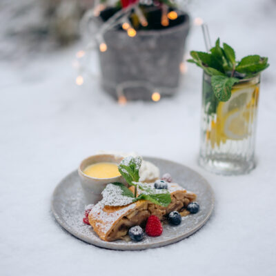 Apfelstrudel mit Vanillesauce